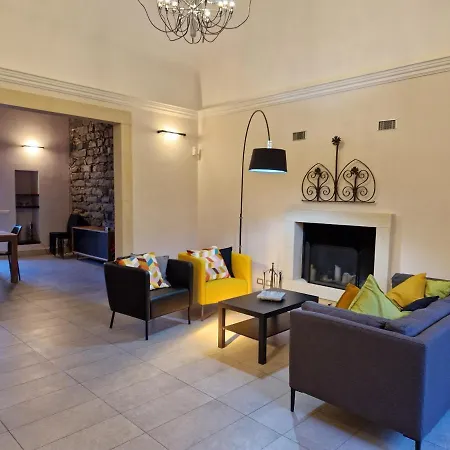 Con Fascino Antico E Comfort Moderno ヴィラ