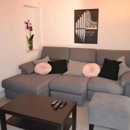 Con Fascino Antico E Comfort Moderno Trecastagni