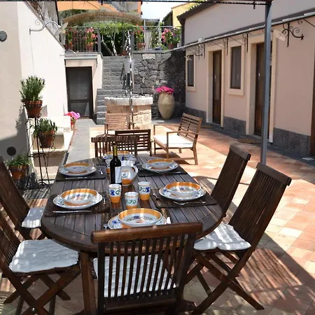 Con Fascino Antico E Comfort Moderno * Trecastagni